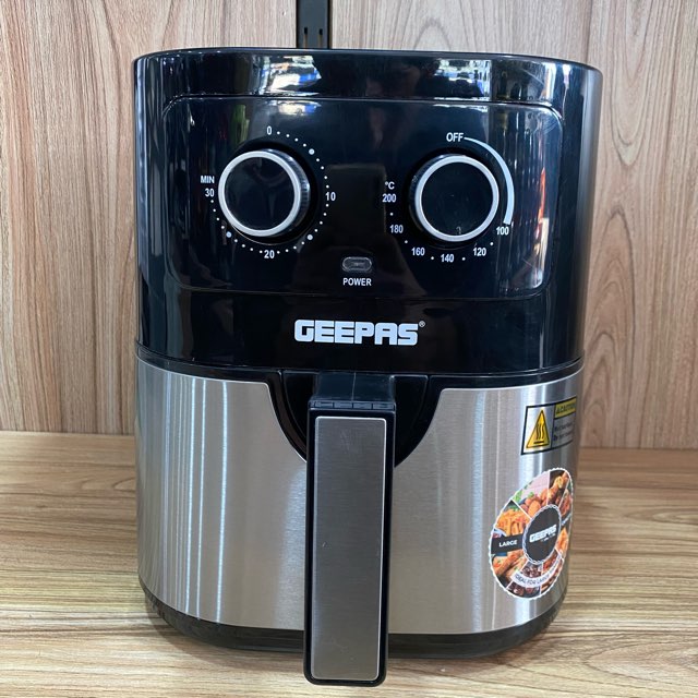 Enjoy healthier meals with the Geepas Airfryer GAF 37541. Featuring Vortex air frying technology, it cooks 30% faster using 99% less oil. With a 4.5L capacity and adjustable settings, it’s perfect for tasty snacks and family meals!