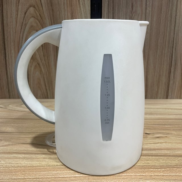 Effortlessly boil water with the Samford Electric Kettle SG-697. Featuring a sleek design and durable construction, it’s perfect for quickly heating water for your favorite beverages. A must-have for any kitchen!