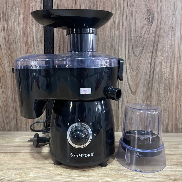 Experience the Samford Food Factory SG-7060, a multifunctional food processor designed for efficient food preparation. With robust technology and versatile attachments, it effortlessly handles chopping, blending, and slicing, making it a must-have for any modern kitchen!