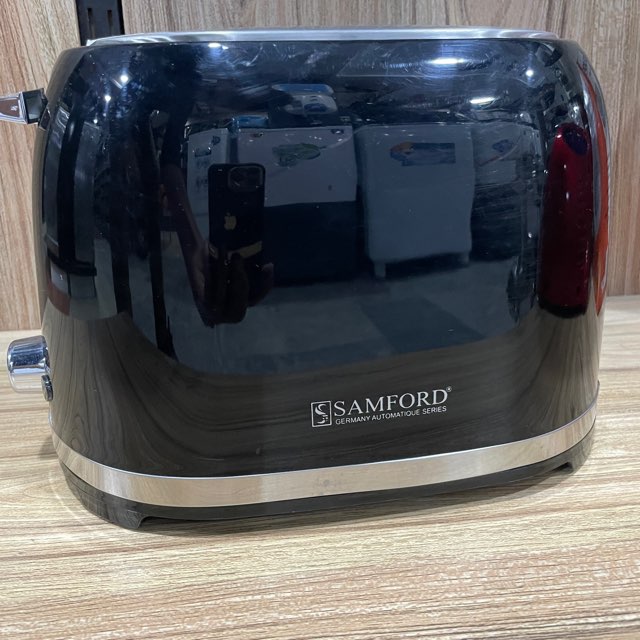 Enjoy perfect toast with the Samford Pop-Up Toaster SG-2537. Featuring an electronic control system, browning level control, and a removable crumb tray, it makes toasting quick and easy. With cool-touch housing and reheat functions, it’s ideal for any kitchen!